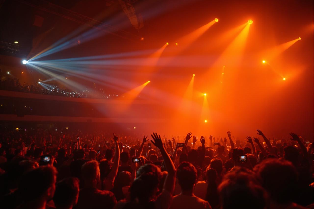 汤姆影院影迷见面会圆满举行，万名粉丝热情参与